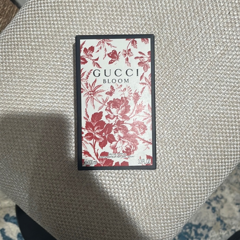 Gucci Bloom Woman perform